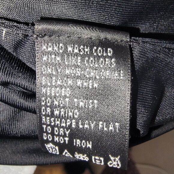 August Silk Knits black sequin top blouse size Medium - Picture 6 of 7